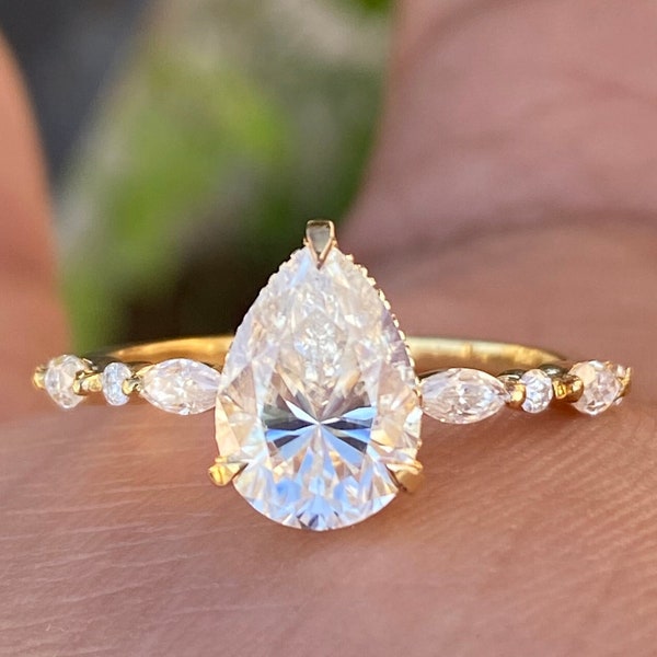 Bague de fiançailles cachée en moissanite taille poire avec halo 14 carats solitaire en or jaune 14 carats-bague de mariage unique-bague cadeau d'anniversaire de promesse