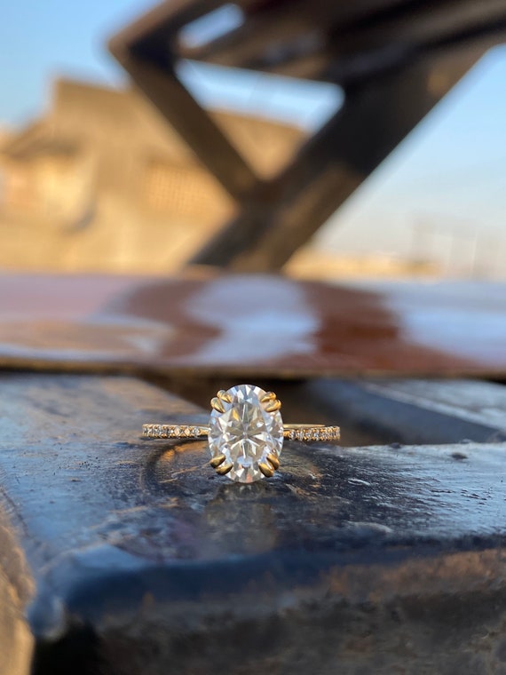 大粒　オーバルダイヤモンドリング　2ct イエローゴールド　モアサナイ 大粒 オーバルダイヤモンドリング 2ct イエローゴールド モアサナイ