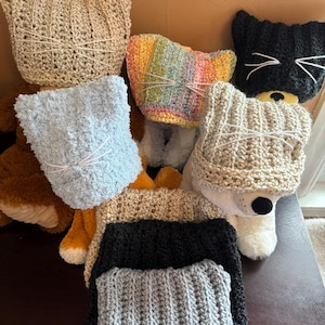 Schattige handgemaakte gehaakte kattenoorbeanie - wintermuts