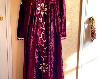 Burgundy Velvet Moroccan Caftan, Beige and Red embroidery, hand-sewn.