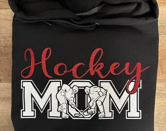 Moletom com capuz Hockey Mom personalizado com sobrenome no capuz.