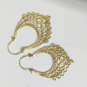 Messing filigrane Hoop Ohrringe, handgemachte Ohrringe, elegante Hoop, Vintage Hoop, persische Ohrringe, filigrane Plug Hoop, Statement Schmuck für sie