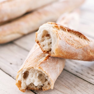 Traditionelles Sauerteig-Baguette-Brot-Rezept Easy-to-Follow PDF Download für hausgemachtes Backen Perfektes Geschenk für Feinschmecker Bild 2