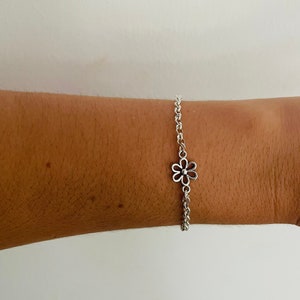 Flower chain bracelet - woman bracelet - silver chain - woman gift - minimalist bracelet