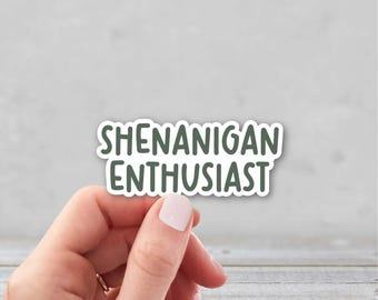 Shenanigan Enthusiast Aufkleber | Sarkasmus Wasserflasche Aufkleber | Lustiger Laptop Aufkleber | Sarkastischer Aufkleber für Becher | Beste Freunde Geschenk