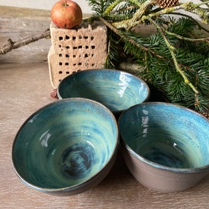 Bowls in sea blue turquoise, made of dark brown clay, hand-shaped ceramic, cereal bowl blue-brown, salad bowl, portion bowl, blue cookie plate