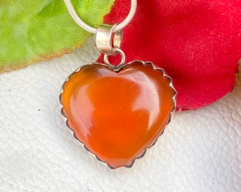 Colgante de corazón de cornalina con cadena de plata, colgante de plata de ley 925 con piedra de corazón de cornalina, delicados colgantes de cristal, joyería para ella.