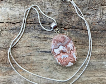 Colgante de plata de ley 925 con ágata de encaje natural / Collar con gema ovalada / Joyería bohemia hecha a mano / Regalo único para mujer