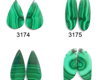 Puede incluir: Cuatro pares de cabujones de malaquita verde, cada par es un juego a juego. Los cabujones tienen forma de lágrima, óvalo y media luna. Los números 3174, 3175, 3176 y 3177 están impresos debajo de cada par.