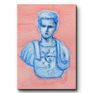 Könnte beinhalten: Aquarellmalerei eines blauen Büstenbildes auf rosa Hintergrund. Die Büste zeigt eine Figur mit ernstem Ausdruck, die eine Tunika mit einem kreisförmigen Emblem trägt. Das Kunstwerk befindet sich auf rechteckigem Papier mit weißem Rand.