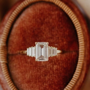 2ct Emerald Cut Moissanite Engagement Ring/14K Gold Ring/Art Deco Vintage Ring/Unique Moissanite Promise Ring/Sevan Stone Ring/Wedding Ring
