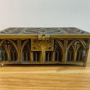 Doodskist van messing, middeleeuws, neogotisch, gotisch