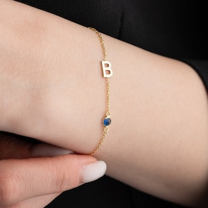 Bracelet délicat avec pierres de naissance initiales, bracelet avec initiales, pierre de naissance, bracelet lettres avec pierres de naissance, bijoux, pierre de naissance, cadeau pour elle