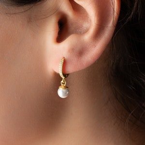 Orecchini pendenti in oro con perle Orecchini pendenti in argento con perle per la mamma Orecchini pendenti in madreperla in argento sterling Orecchini pendenti in madreperla