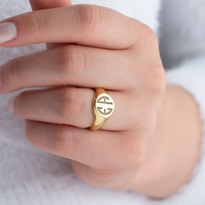 Anel de sinete inicial personalizado com iniciais Anel de sinete personalizado para mulheres Anel de sinete de prata esterlina com monograma Anel de sinete com letras inglesas antigas para mãe