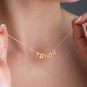 Colar delicado com letras de bolhas 3D, colar com nome de bolhas douradas, colar com letras de balões de prata esterlina para mulheres, colar inicial de bolhas para a mãe