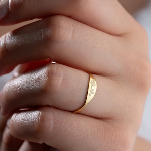 Personalized Birth Month Dainty Engraved Flower Ring with Birth Flower Flower Ring Custom Birth Flower Ring Gold Birthflower Ring for Mom