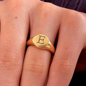 Personalized Signet Ring Custom Round Signet Ring with Initials Sterling Silver Monogram Signet Ring Gold Pinky Ring for Mom