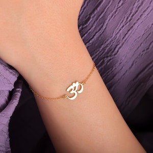 Dianty Ohm Charm Bracelet Gift for Yoga Lover Bracelet Gold Meditation Symbol Bracelet Yoga Jewelry Gift for Bestfriend Ohm Jewelry