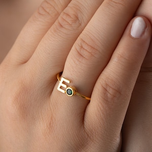 Buchstabenring mit Geburtsstein Ring mit Geburtsstein Initialring Buchstabenring mit Geburtsstein Initialring Personalisierte Geburtsstein Ring für Mama