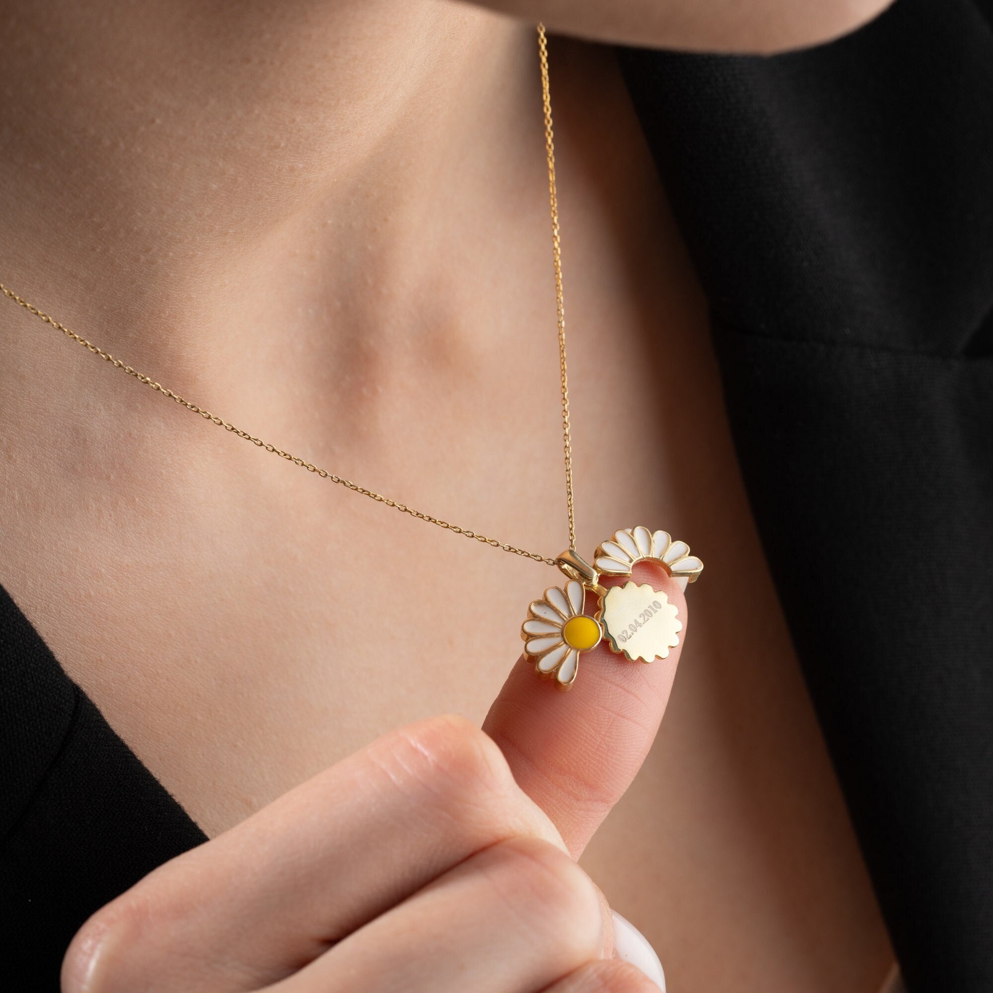 Dainty Daisy Necklace - Etsy