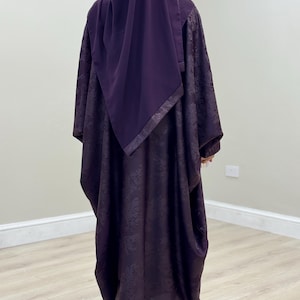 Jacquard Khadija Butterfly Abaya with Hijab - Charcoal Black, Dark Brown, - Vine Leaves Design- winter abaya, Eid outfit afbeelding 10