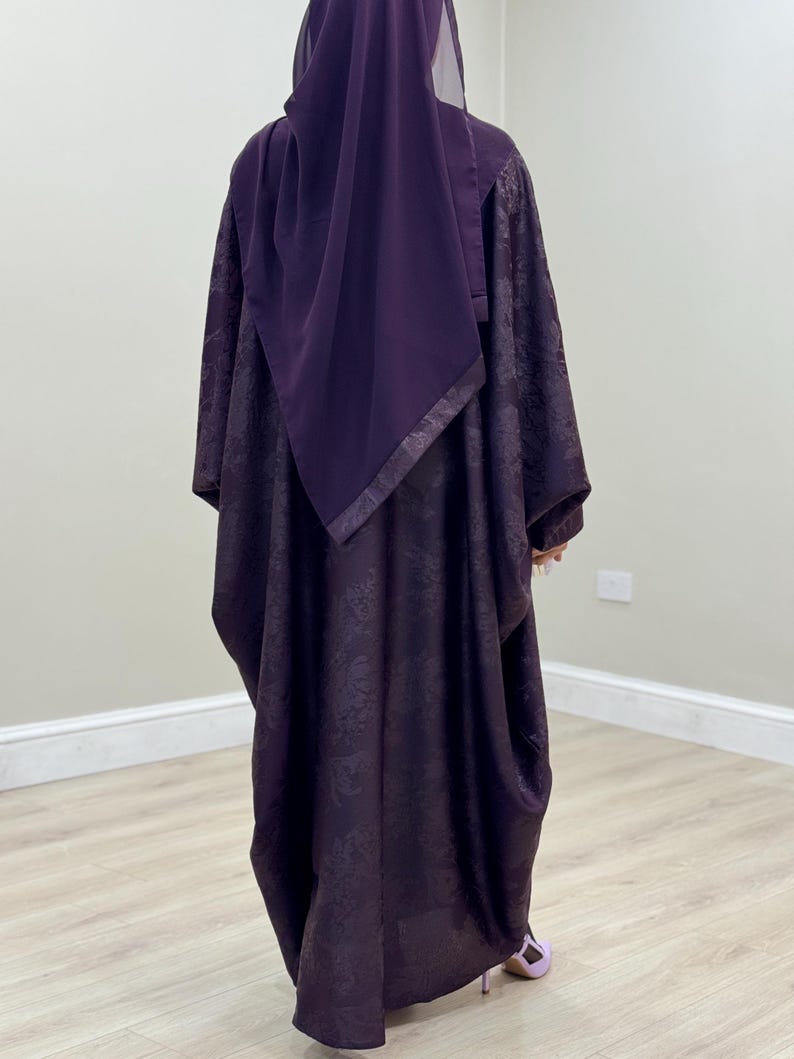 Jacquard Khadija Butterfly Abaya with Hijab - Charcoal Black, Dark Brown, - Vine Leaves Design- winter abaya, Eid outfit afbeelding 10