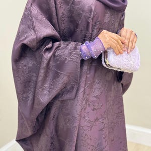 Jacquard Khadija Butterfly Abaya with Hijab - Charcoal Black, Dark Brown, - Vine Leaves Design- winter abaya, Eid outfit afbeelding 11