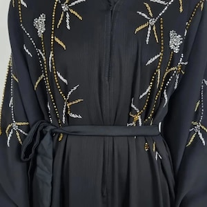 Abaya artisanale de luxe, abaya noire dubaï, abaya noire, ensemble abaya, abaya de fête, abaya de mariage, robe islamique, tenue musulmane, jilbub, abaya en satin
