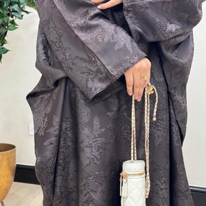 Jacquard Khadija Butterfly Abaya with Hijab - Charcoal Black, Dark Brown, - Vine Leaves Design- winter abaya, Eid outfit afbeelding 15