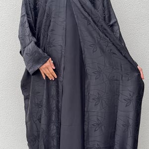 Jacquard Khadija Butterfly Abaya with Hijab - Charcoal Black, Dark Brown, - Vine Leaves Design- winter abaya, Eid outfit afbeelding 3