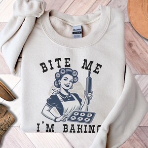Bite Me I&#39;m Baking Sweatshirt, Sarcastic Shirt, Baking Lover Gift, Retro Baking Sweater, Gift For Mom, Homemaking Shirt, Homesteading Shirt