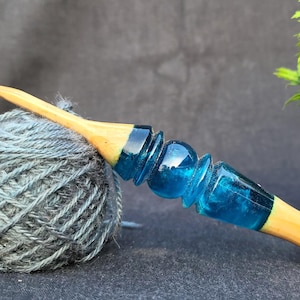 Handmade Rosewood Crochet Hook: Ergonomic Epoxy Resin Handle