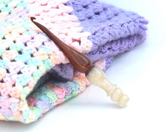 Handmade Ergonomic Rosewood Crochet Hook: Epoxy Resin Handle