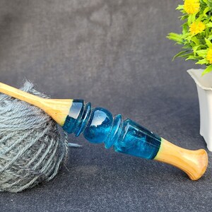 Handmade Rosewood Crochet Hook: Ergonomic Resin Handle image 4