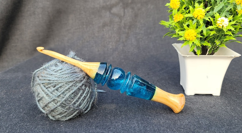 Handmade Rosewood Crochet Hook: Ergonomic Resin Handle image 4
