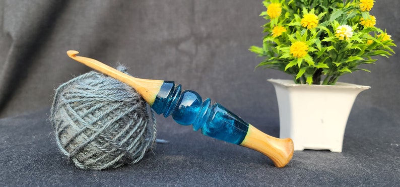 Handmade Rosewood Crochet Hook: Ergonomic Resin Handle image 5