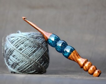 Handmade Ergonomic Crochet Hook: Rosewood & Epoxy Resin