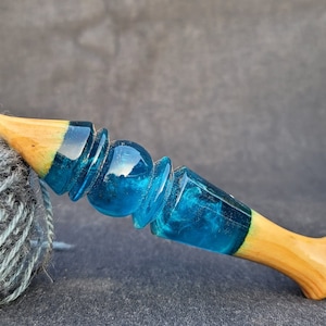 Handmade Rosewood Crochet Hook: Ergonomic Resin Handle