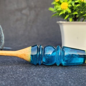 Handmade Rosewood Crochet Hook: Ergonomic Resin Handle image 3