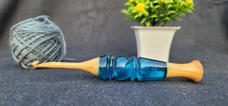 Handmade Rosewood Crochet Hook: Ergonomic Resin Handle image 3