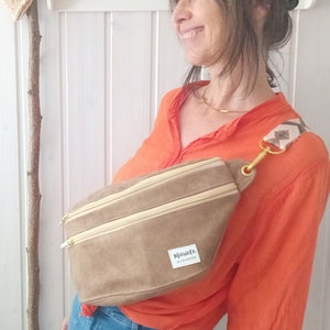 Bauchtasche, geräumige Umhängetasche,  helles braun, Umhängetasche, Bauchladen, Crossbody aus angerautem Kunstleder, Seitentasche