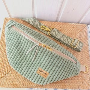 Cord Bauchtasche grün | Handgemachte Umhängetasche für Damen | Crossbody Bag XL mit breitem Gurt | Crossbody Tasche salbeigrün | Trend 2025