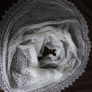 Knitted Lace Wedding Shawl/Wrap/White/Large zdjęcie 3