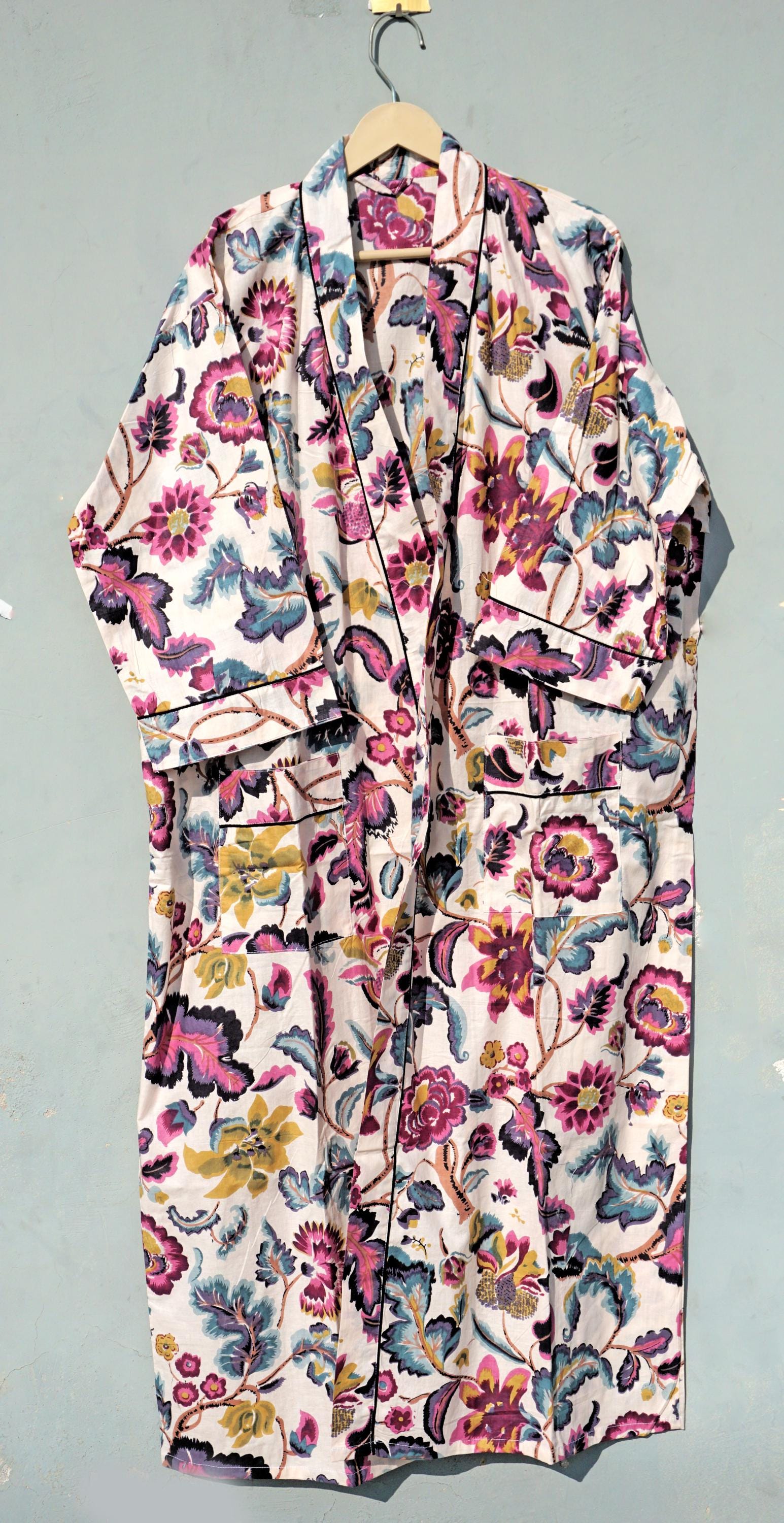Pigiama Lungo In Cotone Biologico Con Abbottonatura E Stampa Floreale, Verde Petrolio Contemporary Nightwear Pigiama Lungo In Cotone Biologico Con Abbottonatura E Stampa Floreale, Verde Petrolio Contemporary Nightwear
