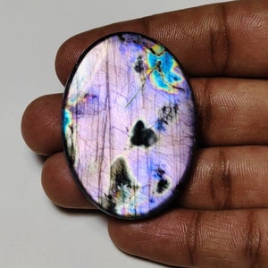 Bellissimo!! Cabochon ovale in labradorite viola flash di qualità AAA++, 47×34×7,50 mm, 125 ct, ideale per la creazione di gioielli!!