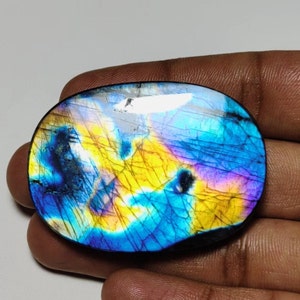 Magnifique !! Cabochon labradorite flash violet de qualité AAA++ de forme ovale 52 × 37 × 8 mm 161 ct, idéal pour la fabrication de bijoux !