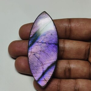 Bellissimo!! Cabochon di labradorite viola flash di qualità AAA++, forma ovale, 47×55×9 mm, 205 ct. Ideale per la creazione di gioielli!!