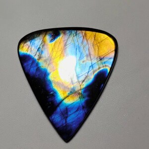 Magnifique !! Cabochon en labradorite arc-en-ciel de qualité AAA++, forme poire 51 × 45 × 7,50 mm 146 carats, idéal pour la fabrication de bijoux !