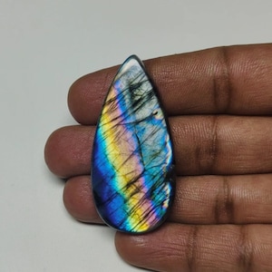 ¡Increíble! Cabujón de labradorita arcoíris de calidad AAA++ en forma de pera de 50 × 23 × 8 mm y 88 quilates, ideal para hacer joyas.